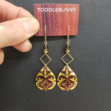 Load image into Gallery viewer, Sunflower teardrop tin earrings - smoky quartz
